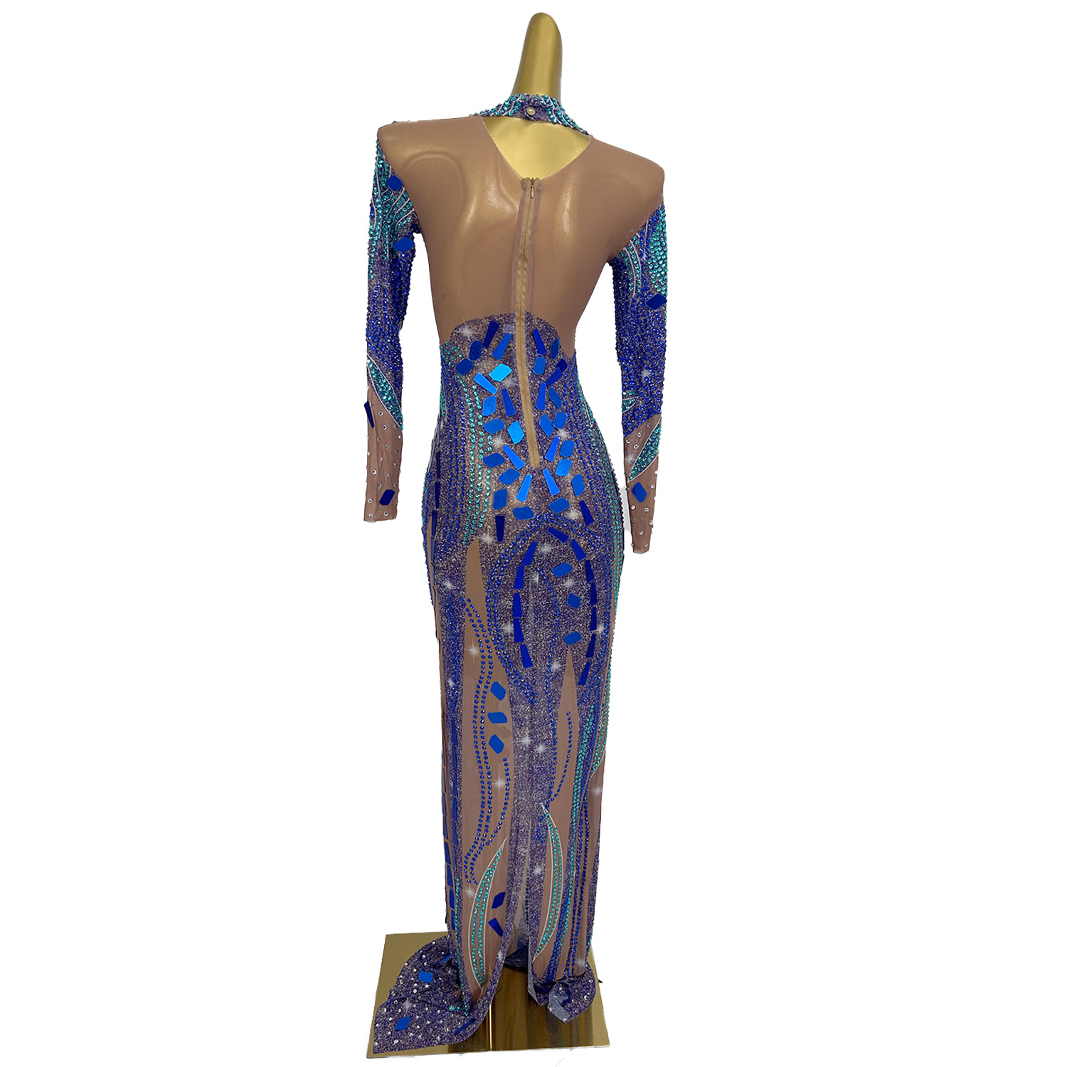 Women Formal Wear Photoshoot - Formales Couture-Kleid mit glitzernden Strasssteinen, durchsichtiges