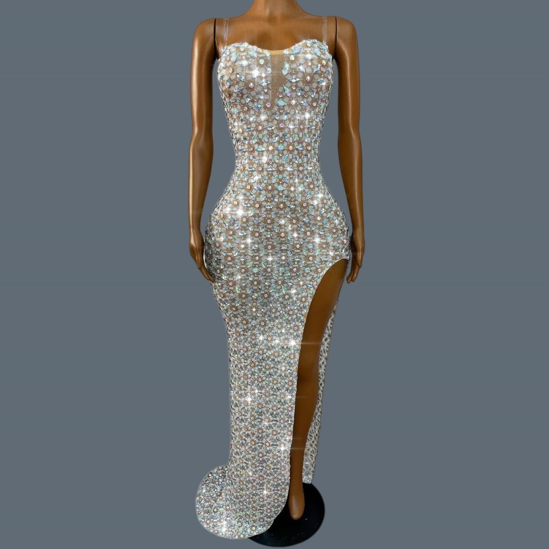 Women Formal Wear Photoshoot - Formelles trägerloses Kleid mit hohen Seitenschlitzen