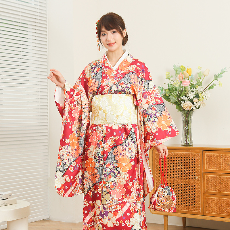 Women Formal Wear Photoshoot - Japanische Damenversion des modifizierten Kimono-Formalkleides im