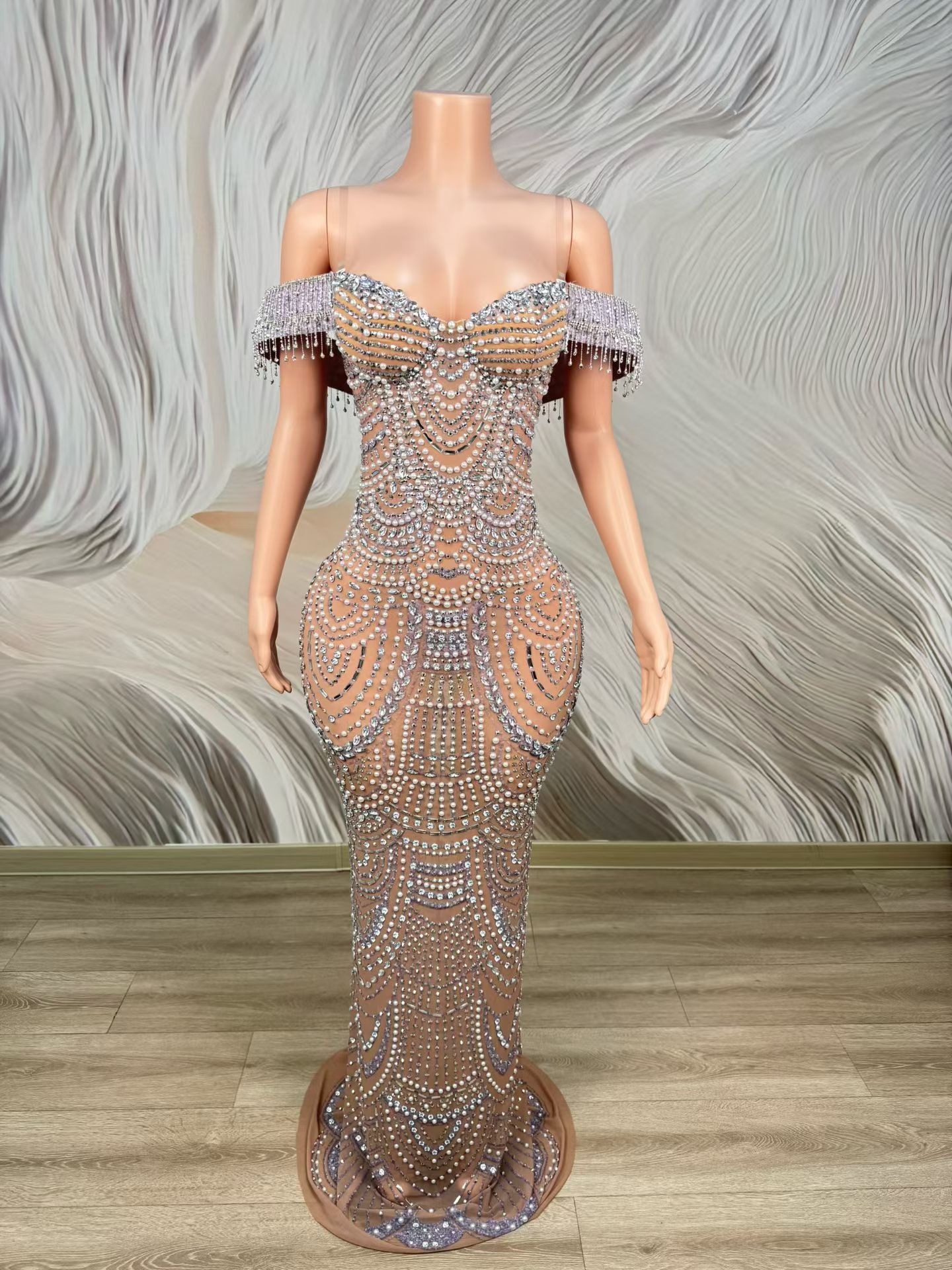 Luxuriöses Elegantes Formelles – Women Formal Wear Photoshoot Bewertung und Preis