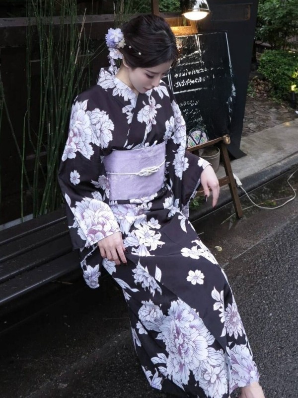 Traditioneller japanischer Kim – Women Formal Wear Photoshoot Bewertung und Preis