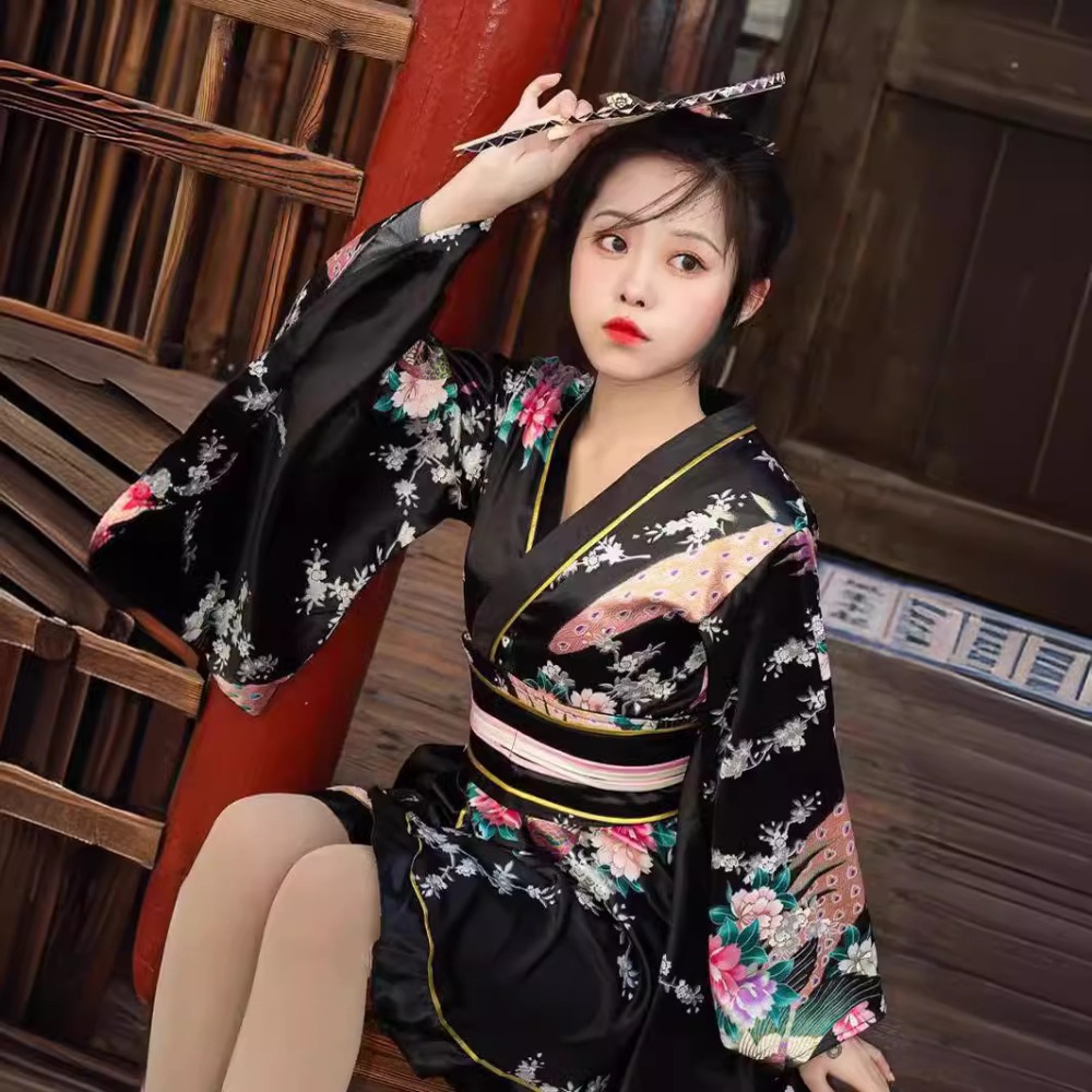 Roter Formeller Kimono Yukata  – Women Formal Wear Photoshoot Bewertung und Preis