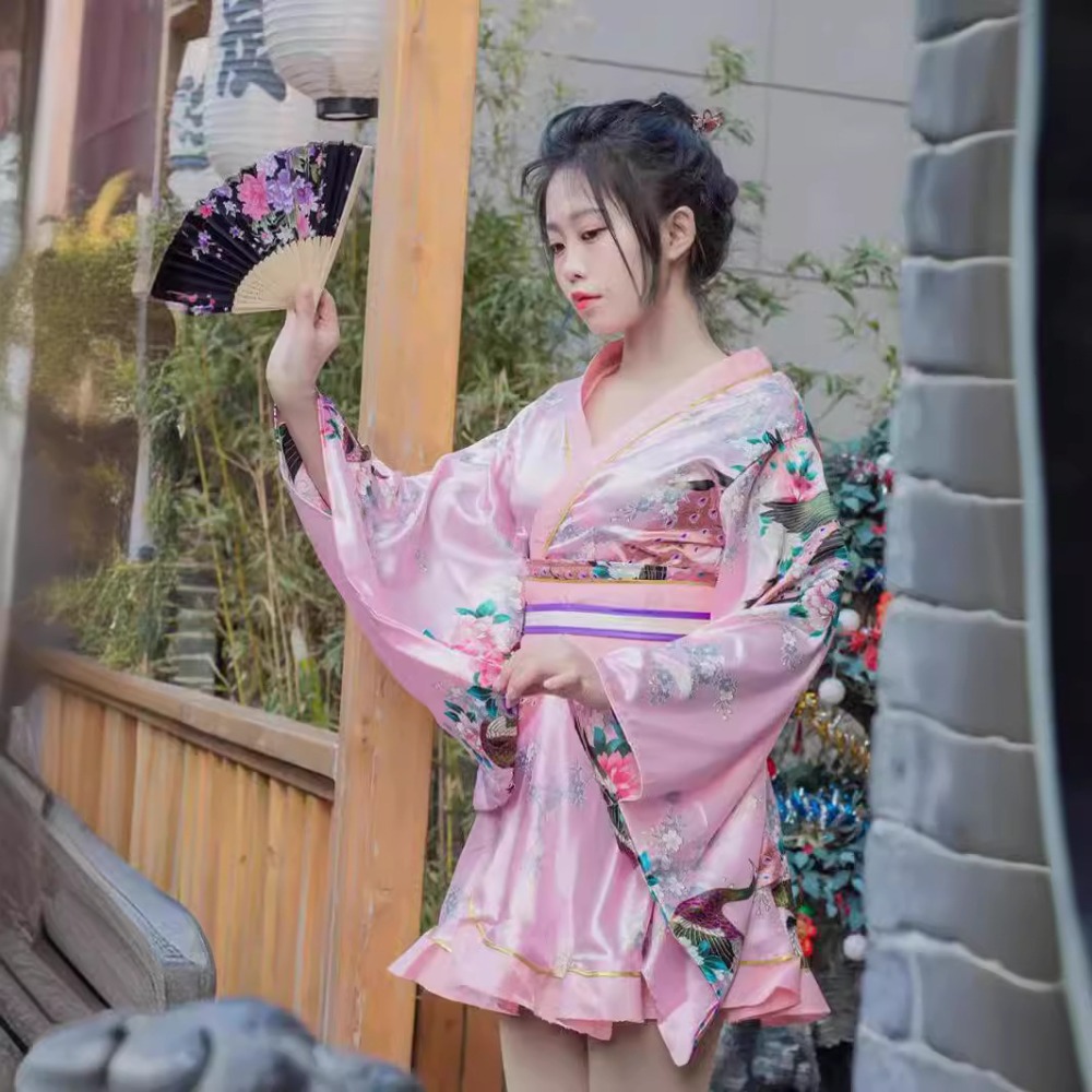 Roter Formeller Kimono Yukata  – Women Formal Wear Photoshoot Bewertung und Preis