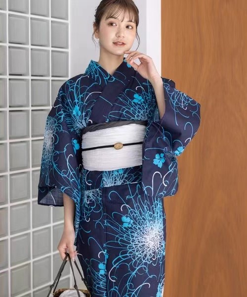 Japanischer Kimono/Yukata für  – Women Formal Wear Photoshoot Bewertung und Preis