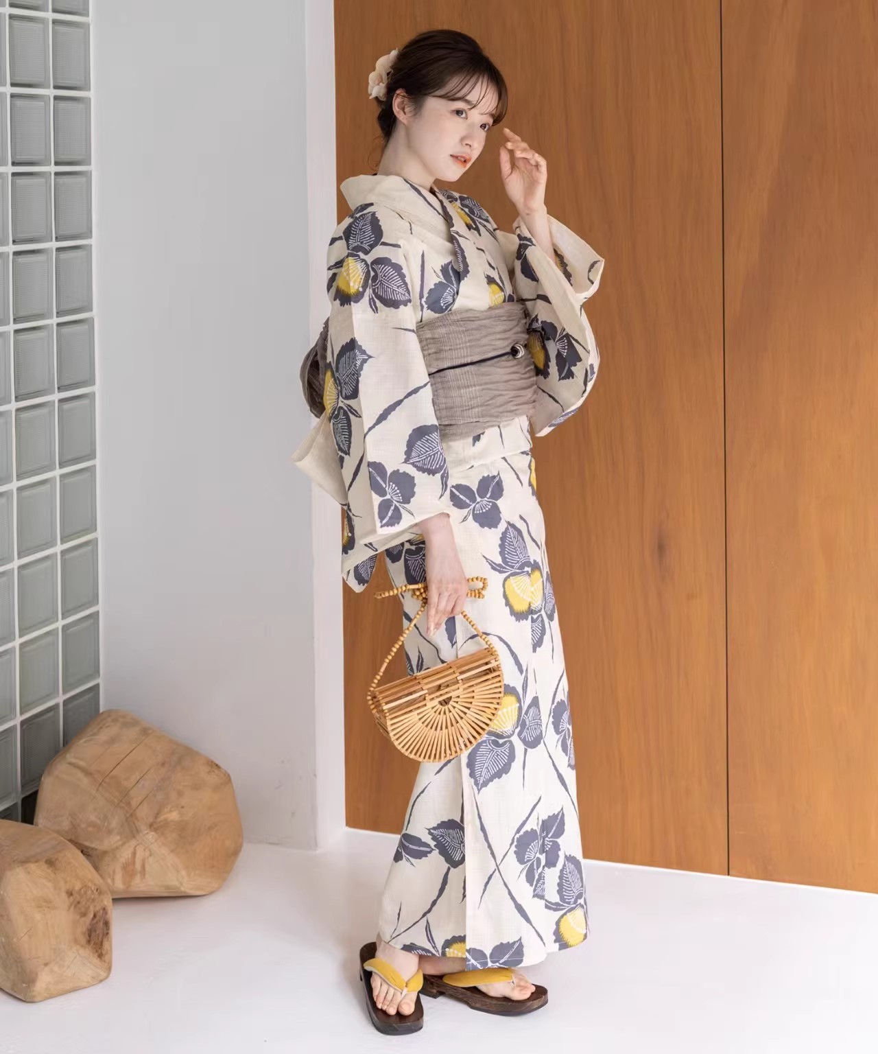 Japanischer Kimono/Yukata für  – Women Formal Wear Photoshoot Bewertung und Preis